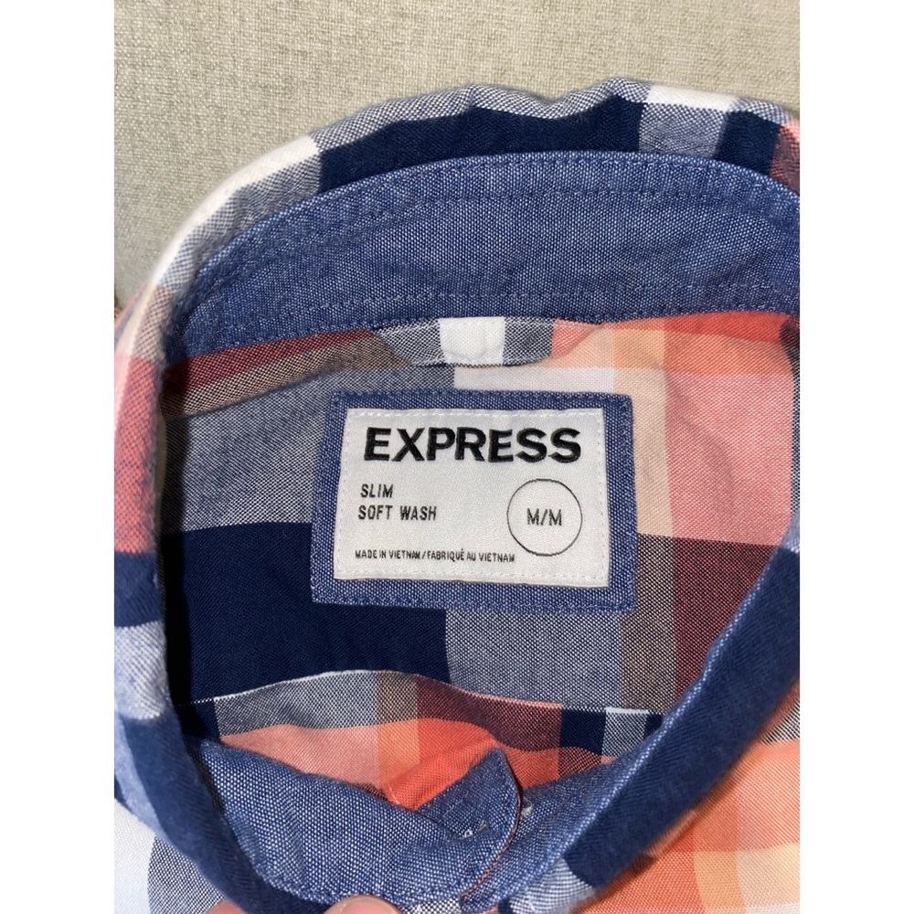 Express button down - Picture 3 of 4